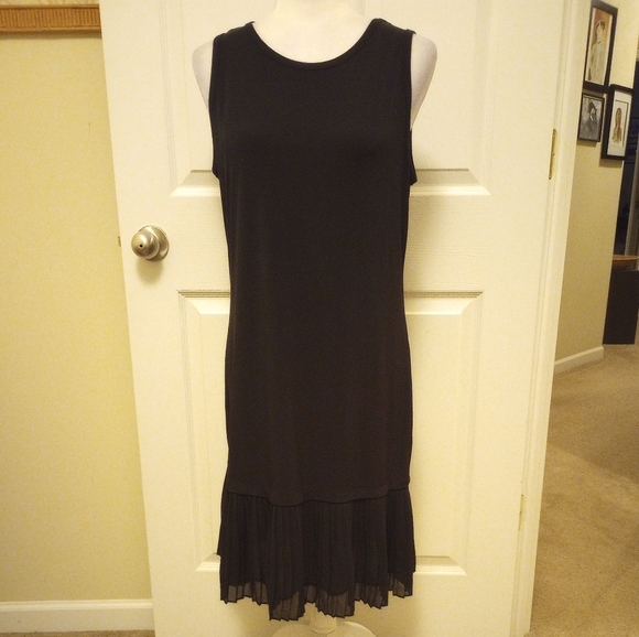 MICHAEL KORS Michael; pleat hem black sleeveless dress. Medium - Picture 8 of 11